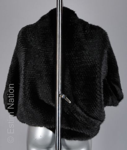 CHRISTIAN DIOR BOUTIQUE BOLERO CAPE en tricot de vison lustré noir (T U)
