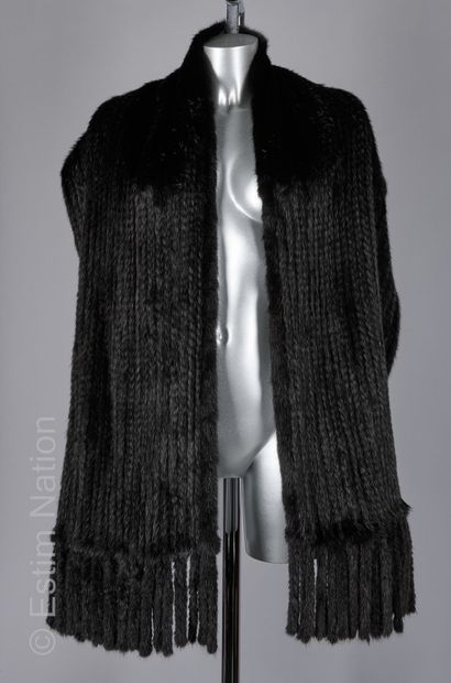 ANONYME GRANDE ECHARPE en tricot de vison dark frangé agrémenté de poches