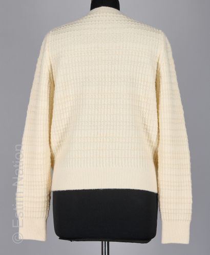 CHANEL CIRCA 2018 OVER PULL in cashmere, wool and silk knit ivory embroidered and...