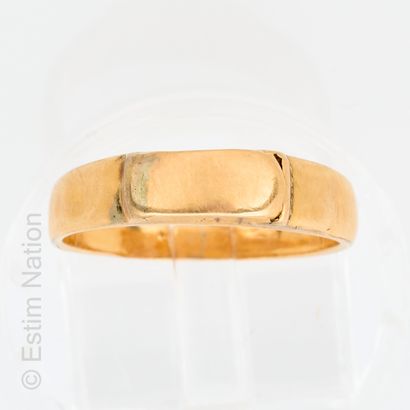 LOT ALLIANCES OR JAUNE Lot de quatre alliances et bagues en or rose et or jaune 18K...