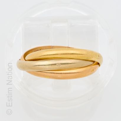 BAGUE TROIS ANNEAUX ORS Bague trois anneaux en or de trois couleurs 18K (750 millièmes)....