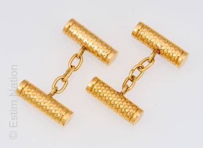 BOUTONS DE MANCHETTES OR JAUNE Pair of cufflinks in yellow gold 18K (750 thousandths)...