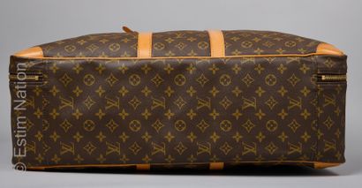 LOUIS VUITTON (1997) VALISE "Sirius" en toile Monogram et cuir naturel, cadenas,...