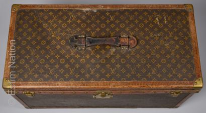 LOUIS VUITTON N° 734848 CIRCA 1920 COURIER MALL "A CHAPEAUX" in Monogram canvas with...
