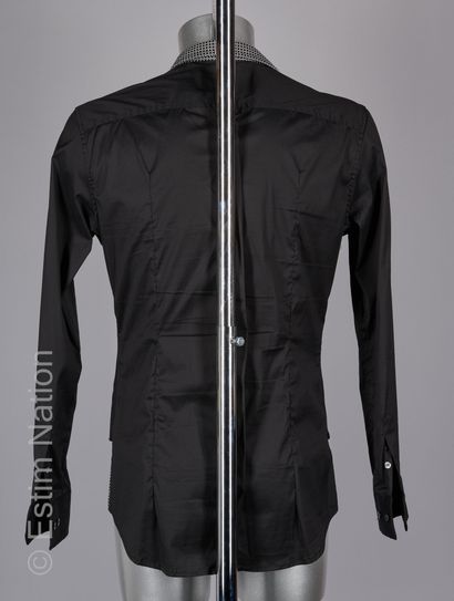 D&G DOLCE & GABBANA FAUX DEUX PIECES Modèle "Brad" figurant une chemise noire et...