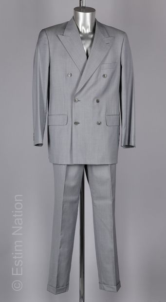COURREGES COSTUME en laine façonné gris perle : blazer et pantalon à revers (T 50)...