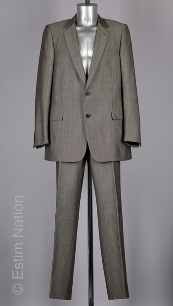 DIOR HOMME PAR HEDI SLIMANE CIRCA 2007 COSTUME en laine et mohair chiné gris (T 56)...