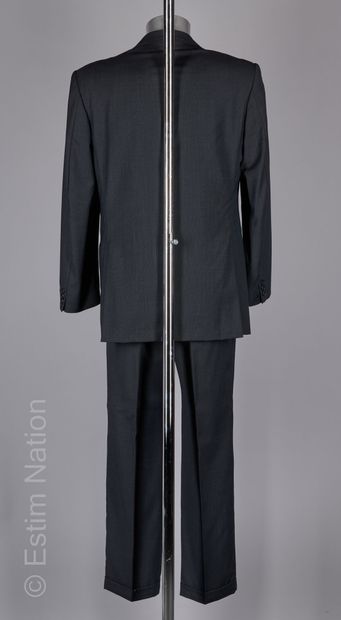 YVES SAINT LAURENT COSTUME en laine chiné anthracite et gris, pantalon à revers (T...
