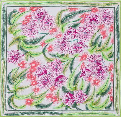 EMILIO PUCCI CARRE en coton imprimé d'un motif floral (85 cm de côté)
