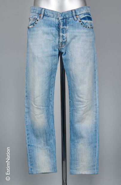 VALENTINO 06. Blue used denim jeans with Rockstud studs (W 30)