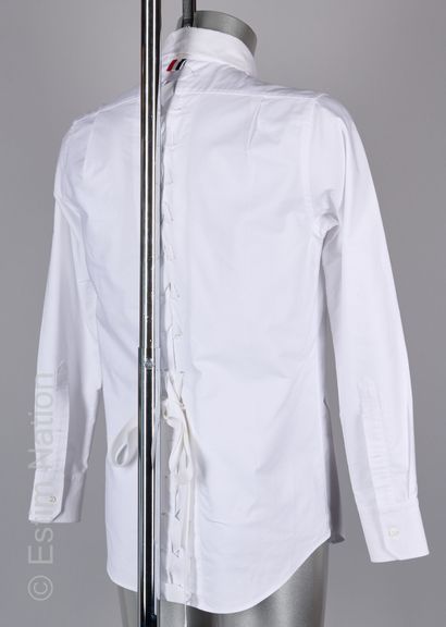 THOM BROWNE Long white cotton shirt with lace-up back that can be extended into a...