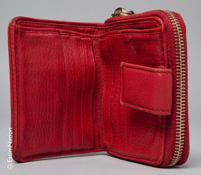 GUCCI CARD HOLDER in red grained calfskin and GG supreme canvas (10.3 x 9.5 cm) (traces...