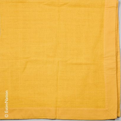 TOULEMONDE BOCHART 100% cotton yellow plaid. Titled label.
Dimensions 1m40 x 1m40.
(wear...