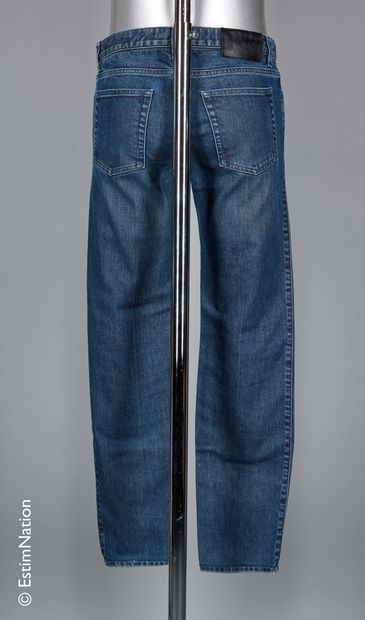 GIVENCHY Lightly used blue denim jeans (W 32)