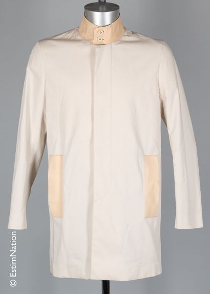 SANDRO Mid-season coat in off-white stretch cotton, aged lambskin collar in beige...