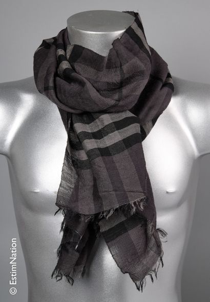 BURBERRY ECHARPE in woollen tartan voile with fringed finish (a few snags) (approx....