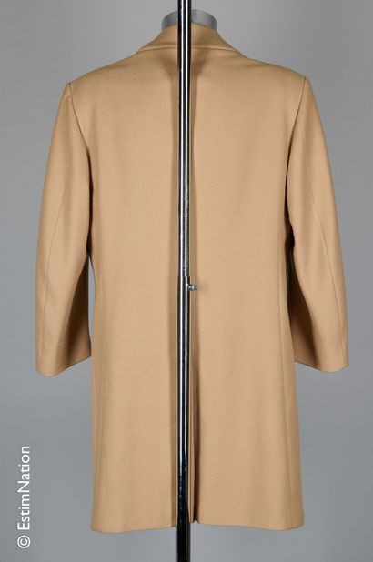 LOUIS VUITTON PARIS BOUTIQUE Men's coat, size 52, 100% wool, beige color. Titled...