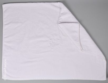 CHANEL DRAP DE BAIN in white terry cloth (branded) (scratch missing) (100 x 140 ...