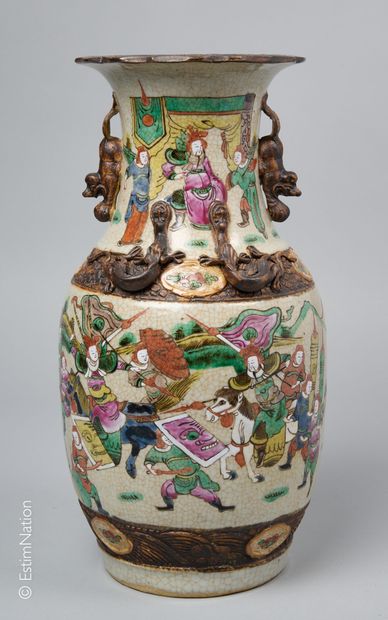CHINE - NANKIN CHINA, NANKIN

Porcelain baluster vase with cracked base, the neck...
