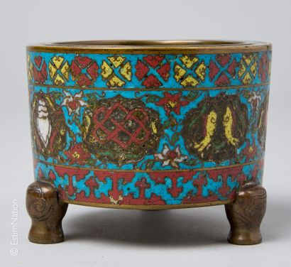 CHINE Tripod bronze and cloisonné enamel incense burner with polychrome medallion...