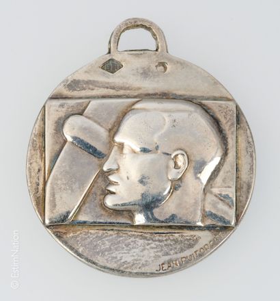 JEAN PUIFORCAT (1897-1945) Médaille pouvant être portée en pendentif en argent 925/°°...