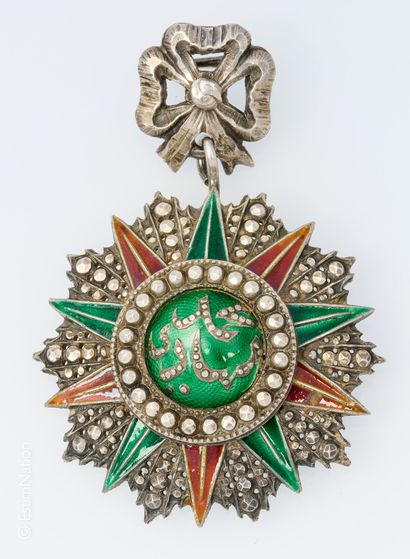 SOUVENIR HISTORIQUE - MEDAILLE NICHAM IFTIKAR Médaille de chevalier de l'ordre du...