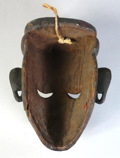 INDONESIE. XXème siècle Masque de théâtre en bois sculpté représentant Sava Ht: 27...