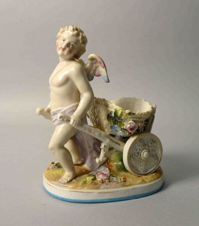 PORCELAINE DE PARIS Sujet en porcelaine à décor d'un Amour tirant une brouette
Début...