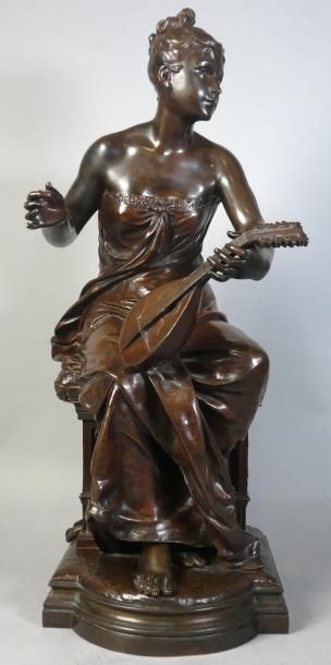Luca MADRASSI (1848-1919) "La joueuse de mandoline" Epreuve en bronze patiné signée...