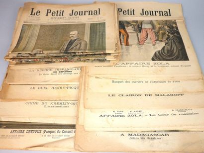 Lot de vieux journaux : 
Le Petit Journal...