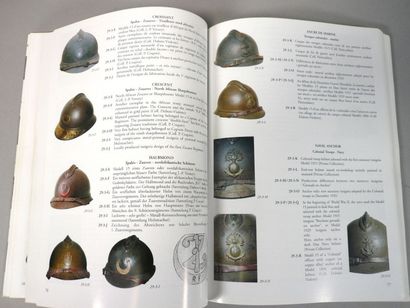 null Deux ouvrages : 

-Les casques militaires français du XXè siècle, par R.Hennequin...
