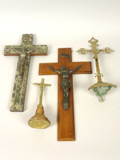 null Ensemble de 4 crucifix en métal