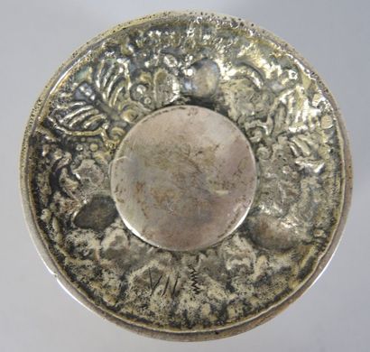 AUGSBOURG 1743-1745 Gobelet en argent et vermeil fondu et ciselé, posant sur un pied...