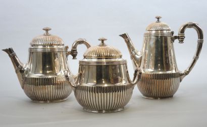 CHRISTOFLE Service à thé en métal argenté comprenant deux verseuses et un pot à ...