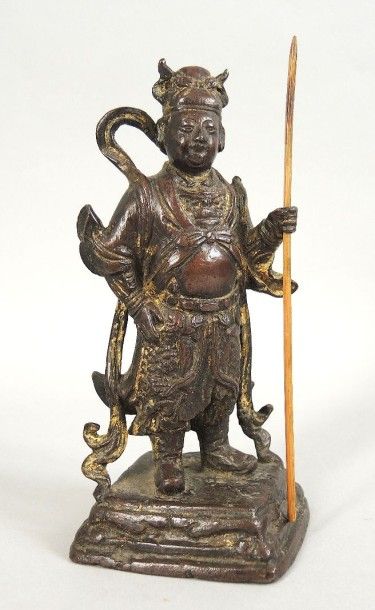 BRONZE - CHINE XVIIème siècle Soldat en bronze laqué

H : 16.5 cm



