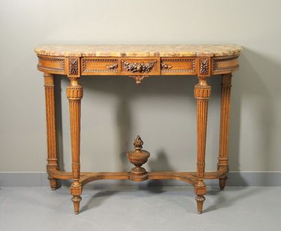 CONSOLE STYLE LOUIS XVI Console en bois naturel mouluré et sculpté de fleurs et frise...