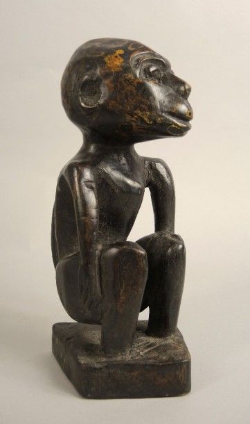 ART AFRICAIN Statuette en bois coloration brune singe accroupi.

Cote d'ivoire.

H...