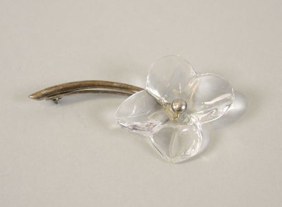 BACCARAT Broche fleur en argent et cristal. Signée. 

P.B.: 4.5g