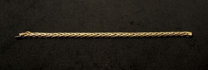 BRACELET OR BRACELET OR

Bracelet en or jaune à mailles tressées

Poids : 16 g
