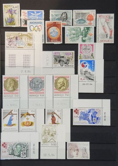 TIMBRES MONACO Album de timbres MONACO neufs sans charnière