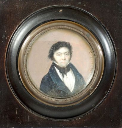 LEANDRI (Actif entre 1803 et 1824) "Portrait d'homme en cravate sur fond mauve"

Miniature...