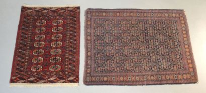 2 TAPIS ORIENTAUX Lot de deux tapis orientaux en laine dont un Boukhara

Dimensions...