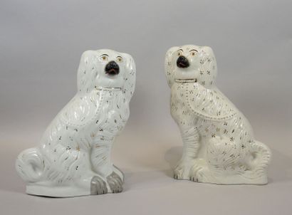 PAIRE DE CHIENS ANGLAIS Paire de chiens anglais en porcelaine. 

Ht: 37cm. Travail...