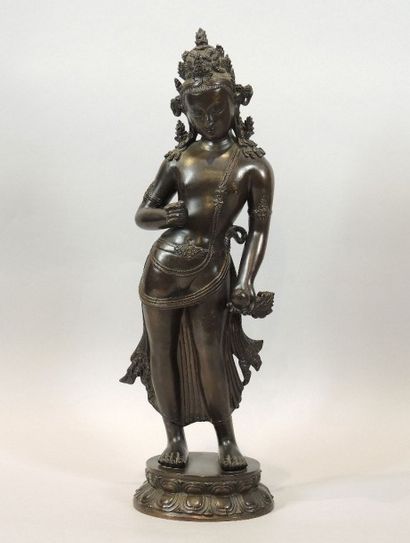 TIBET XXe SIECLE Sculpture en bronze à patine brune représentant un bodhisattva.
Tibet,...
