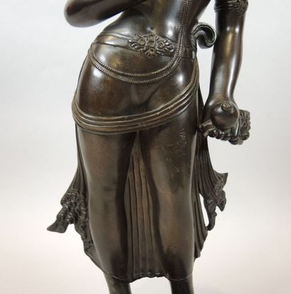 TIBET XXe SIECLE Sculpture en bronze à patine brune représentant un bodhisattva.
Tibet,...