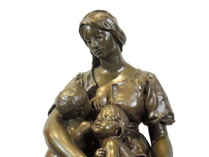 Paul DUBOIS (1827-1905) "La Maternité". 

Epreuve en bronze à patine mordorée, signée...