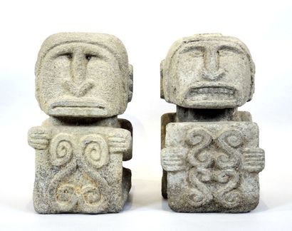 INDONESIE, ILES DE LA SONDE Couple de pierres magiques. 

Iles de Sumba. Indonésie

Dim:...