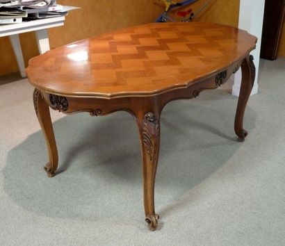 VINTAGE - TABLE DE SALLE À MANGER Table en bois naturel de tyle Louis XV Plateau...