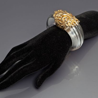 TRAVAIL FRANÇAIS - (années 1990) Imposant bracelet rigide clic-clac aimanté en plexi...