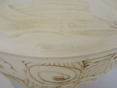Mau-Riel - (années 1930) Mau-Riel - (années 1930)

Boite à talc parfumé en verre...